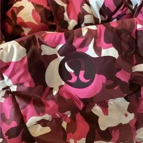 Lululemon Wunder Puff Crop Vest | Chinese Lunar New Year Rabbits size 6 - Picture 3 of 6